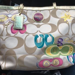 ‼️SOLD‼️ on Ⓜ️ Coach poppy tote